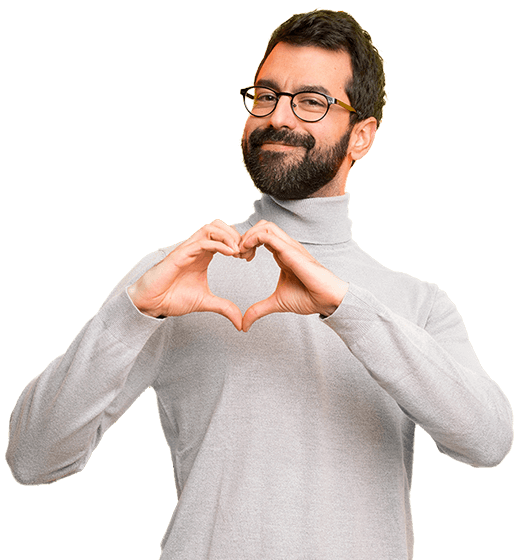 Mann mit moderner Brille formt mit den Händen ein Herz und möchte gerne mit Website-Besuchern Kontakt aufnehmen